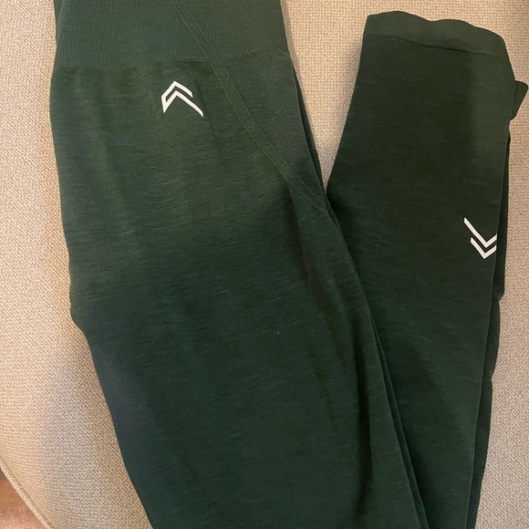 Green Leggings with Chevron Detail - Picture 1 of 3